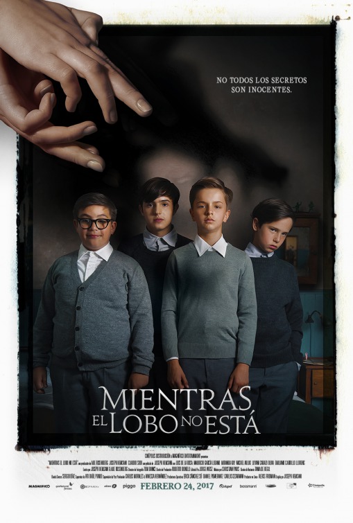 Mientras el Lobo No Está Movie Poster